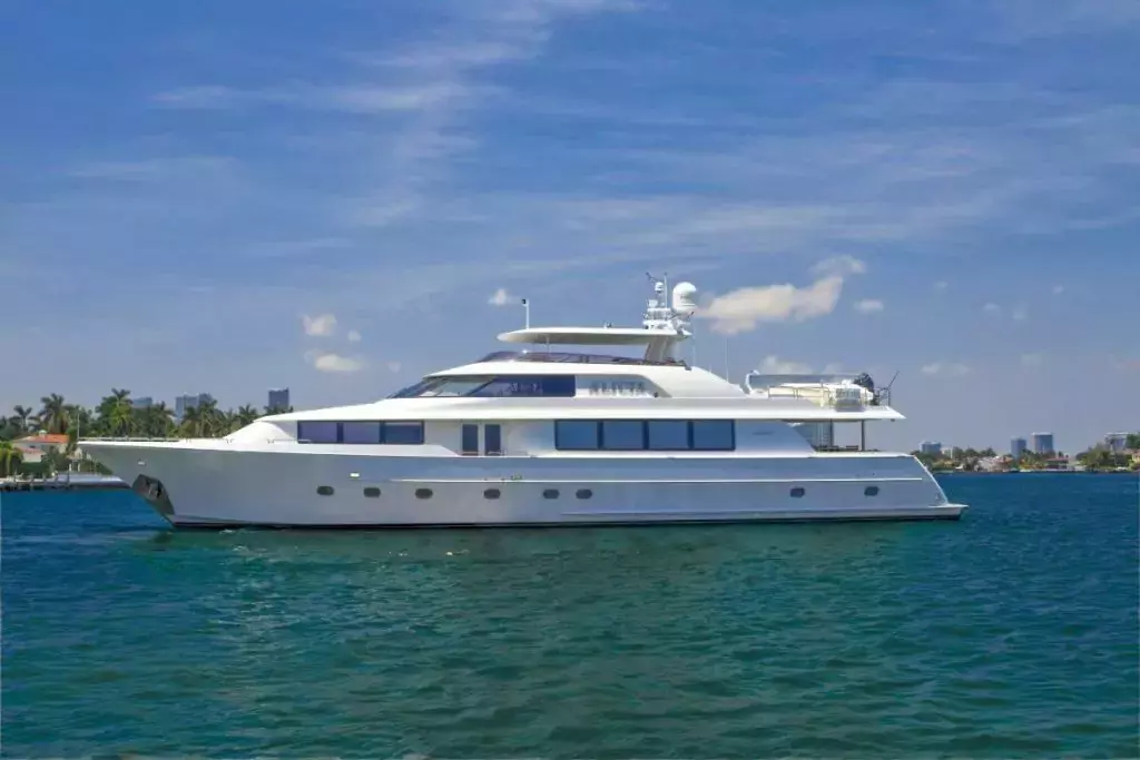 Alicia by Westport - Special Offer for a private Motor Yacht Charter in St Georges with a crew
