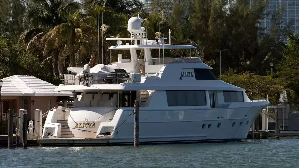 Alicia by Westport - Top rates for a Charter of a private Motor Yacht in Martinique