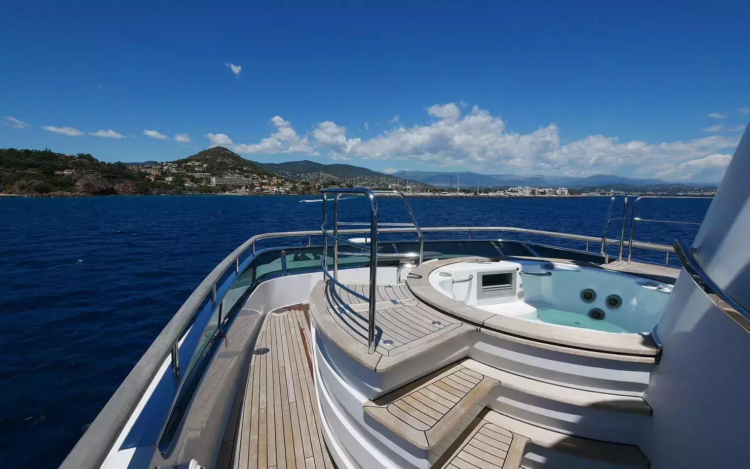 Sud by Sanlorenzo - Special Offer for a private Superyacht Rental in Cannes with a crew