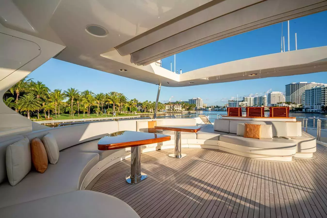 Vivere by Azimut - Top rates for a Charter of a private Motor Yacht in Grenadines