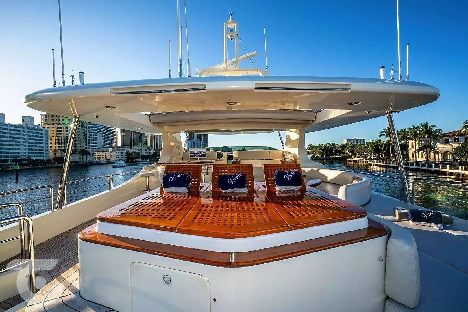 Vivere by Azimut - Special Offer for a private Motor Yacht Charter in Fort-de-France with a crew