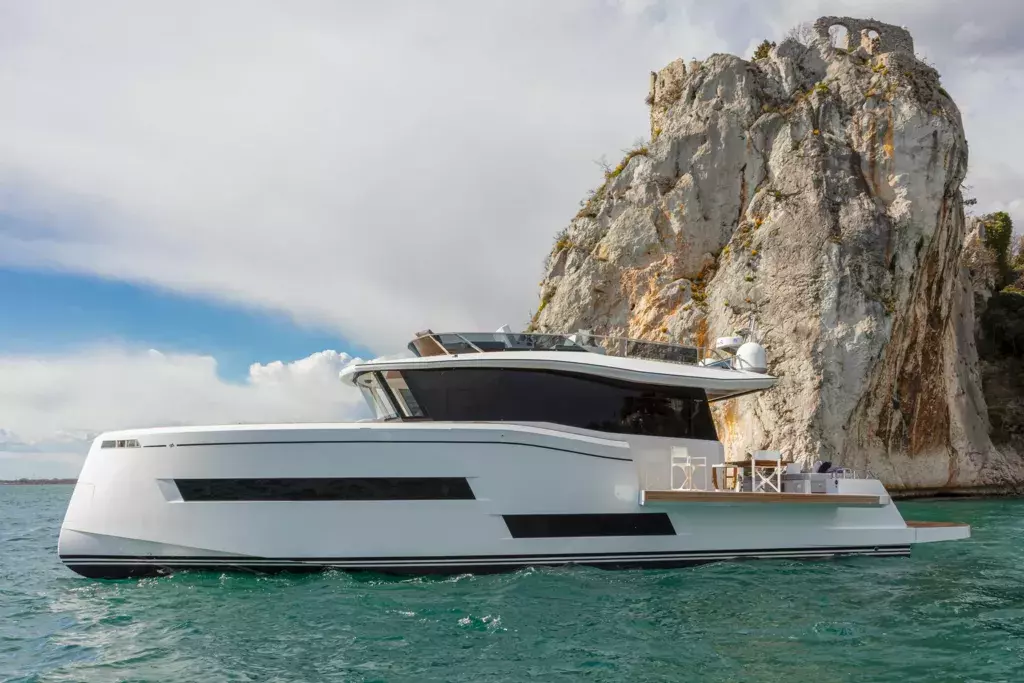 Amelie III by Pardo - Special Offer for a private Motor Yacht Charter in Cannes with a crew