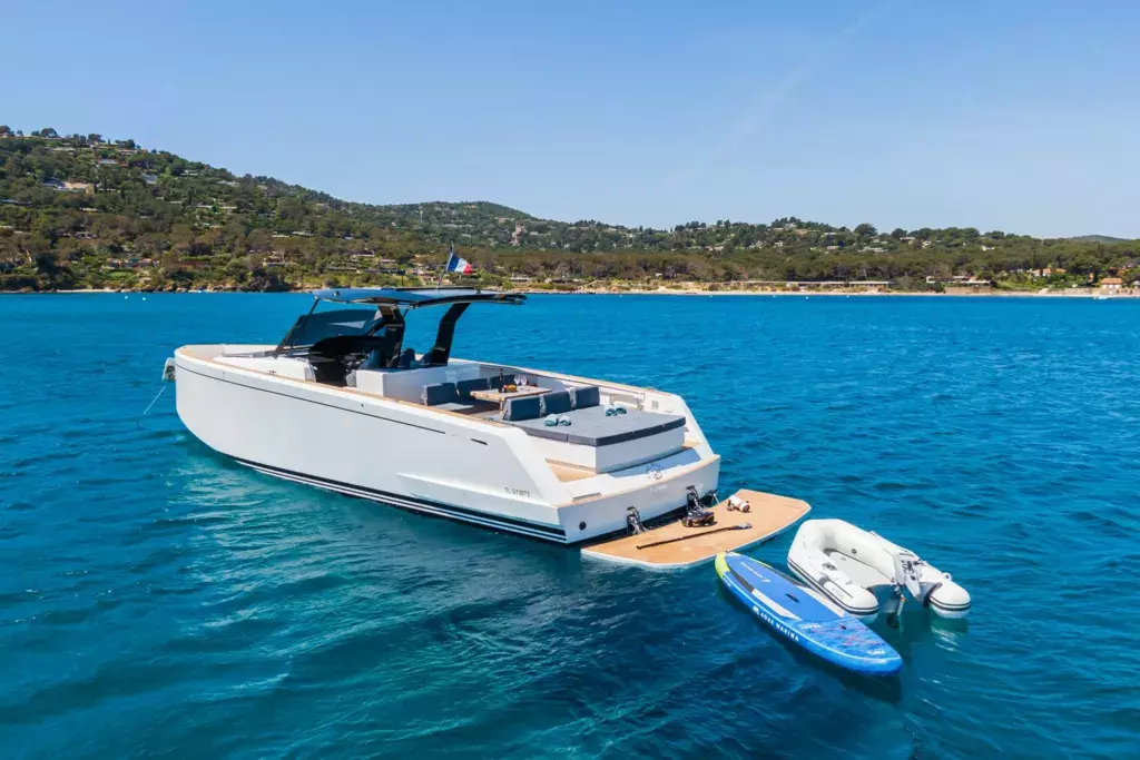 King Mouss by Pardo - Special Offer for a private Motor Yacht Charter in Corsica with a crew