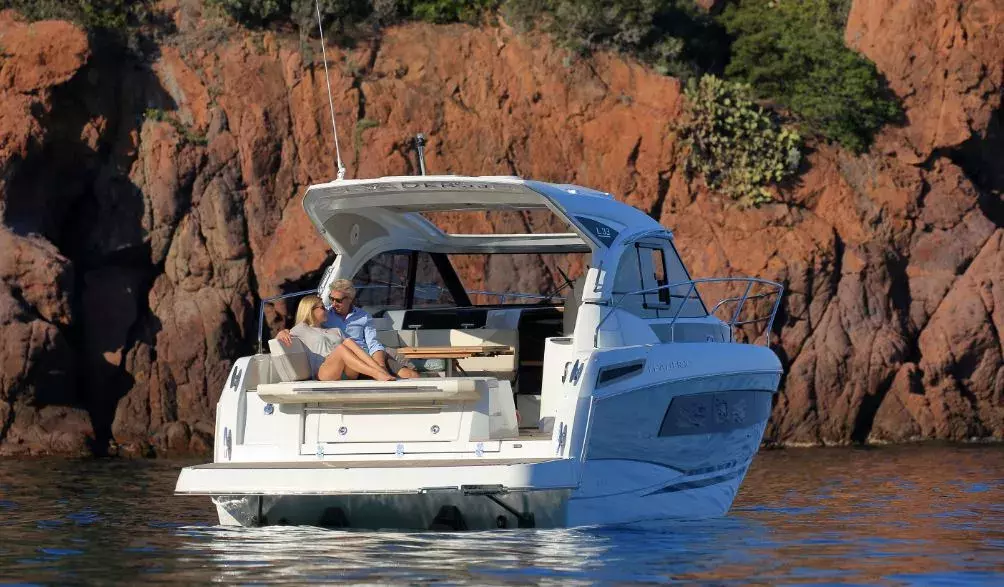 Love by Jeanneau - Special Offer for a private Power Boat Charter in Corsica with a crew