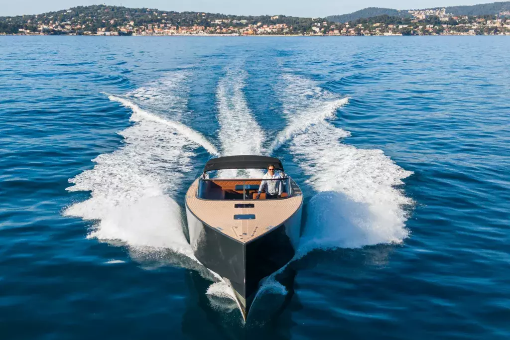 Nissa by VanDutch - Top rates for a Charter of a private Power Boat in France