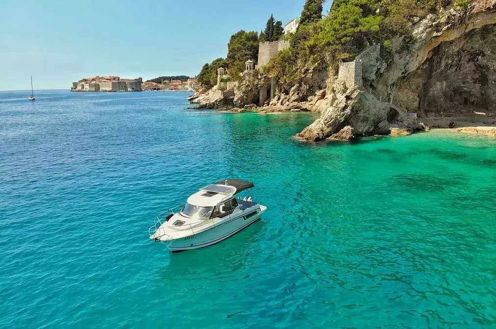 MF 795 by Jeanneau - Special Offer for a private Power Boat Charter in Dubrovnik with a crew