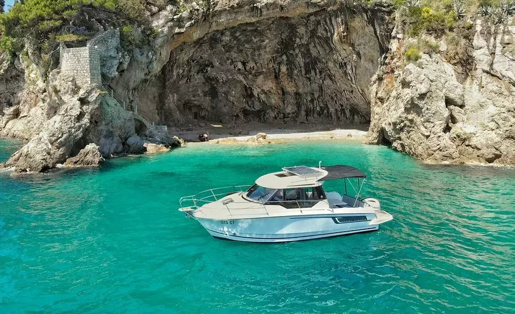 MF 795 by Jeanneau - Special Offer for a private Power Boat Charter in Split with a crew