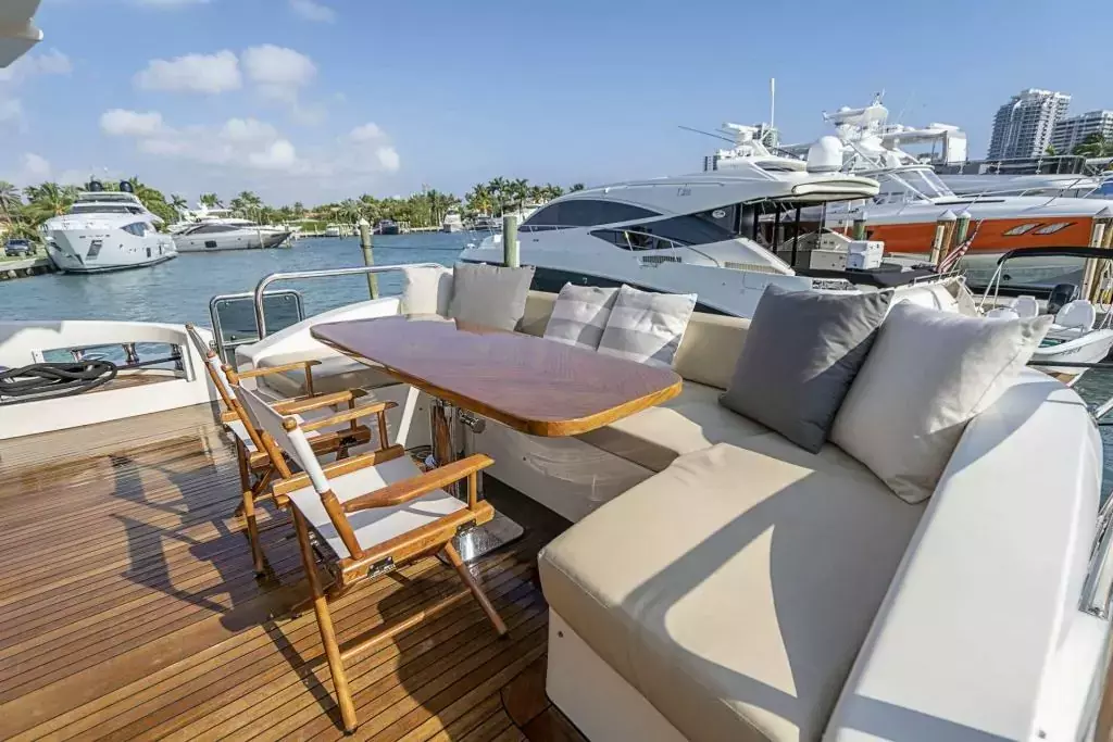 Intervention by Azimut - Top rates for a Charter of a private Motor Yacht in Turks and Caicos