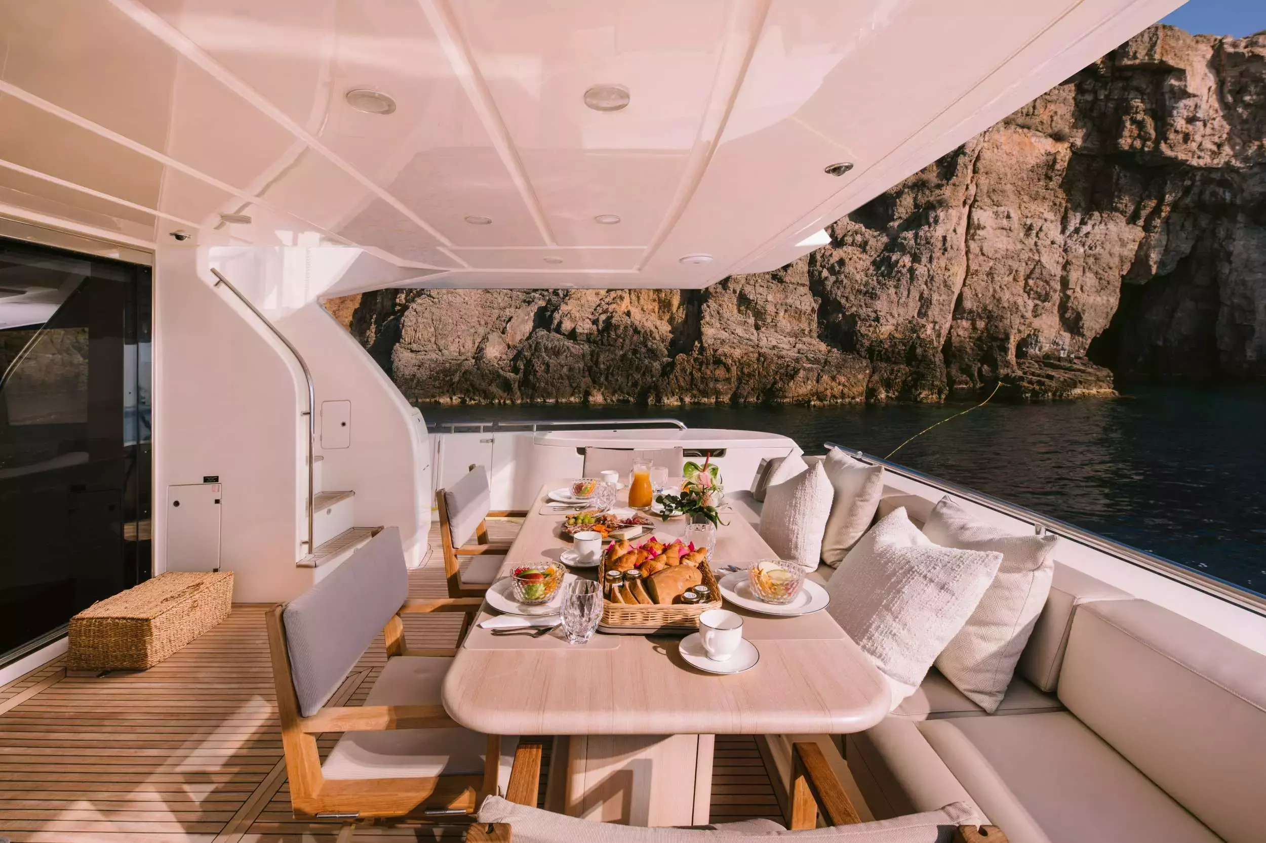 D & D by Ferretti - Special Offer for a private Motor Yacht Charter in Zakynthos with a crew