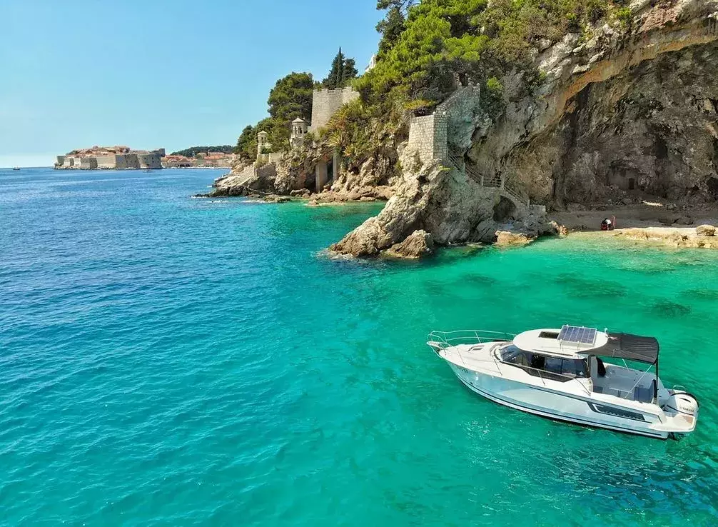 MF 795 by Jeanneau - Special Offer for a private Power Boat Charter in Zadar with a crew