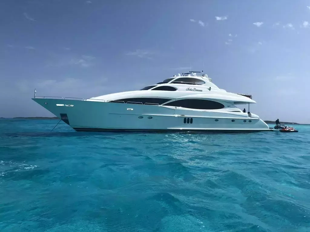 Bella Contessa by Lazzara - Special Offer for a private Motor Yacht Charter in Fort-de-France with a crew