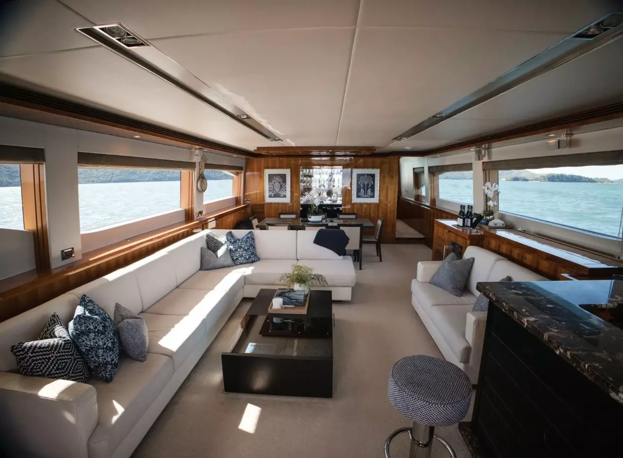 Encore by Horizon – Private Motor Yacht Charter in Gold Coast – Special Offer at Boatcrowd