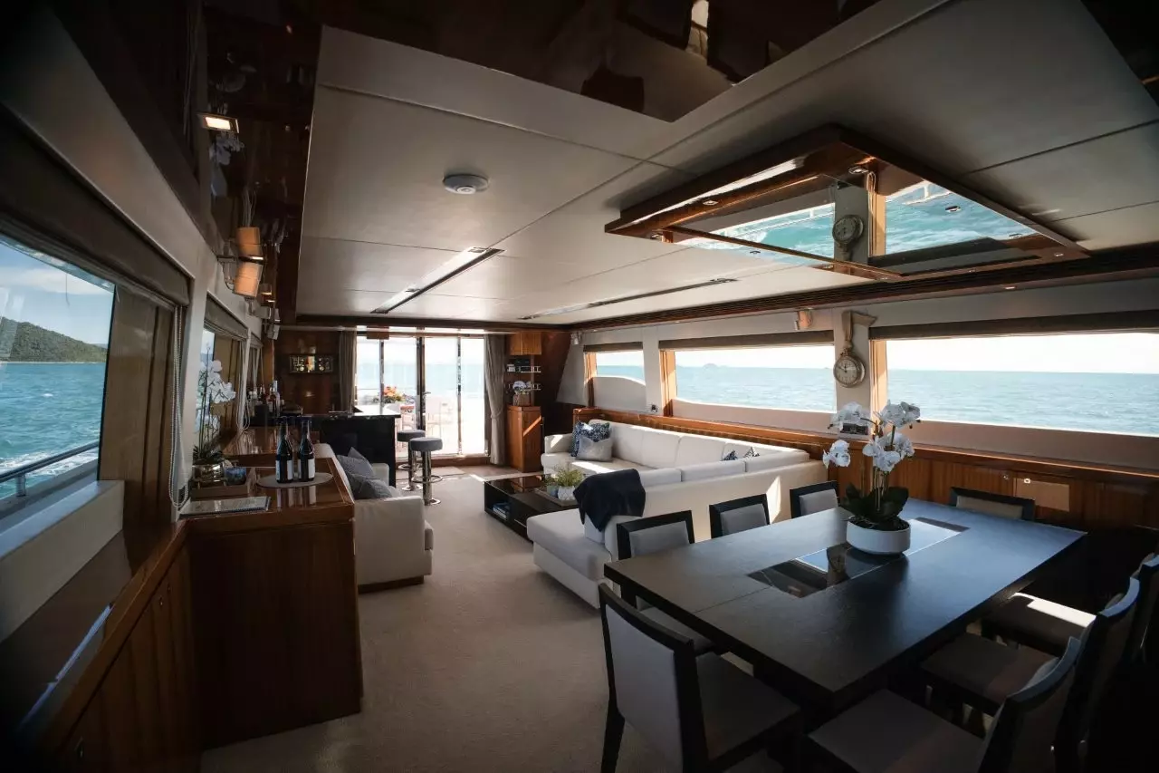 Encore by Horizon – Private Motor Yacht Charter in Gold Coast – Special Offer at Boatcrowd