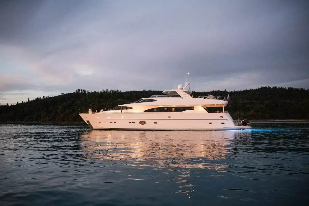 Encore by Horizon – Private Motor Yacht Charter in Gold Coast – Special Offer at Boatcrowd