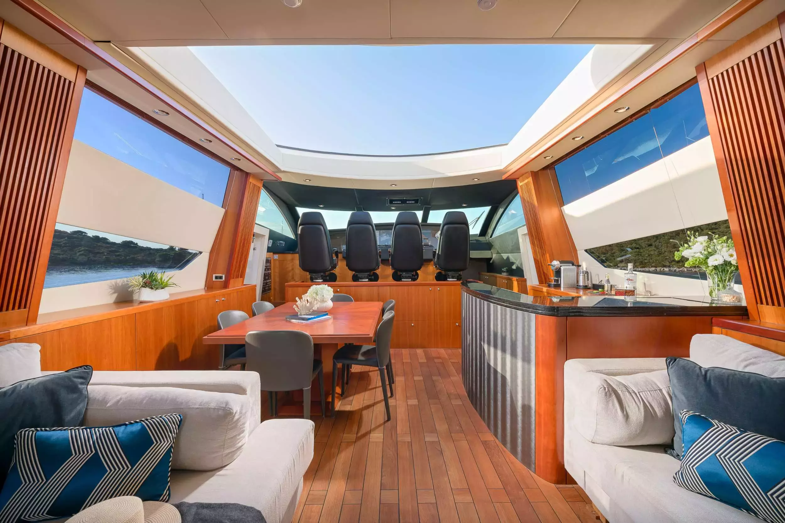 Sunseeker Predator 108 inside