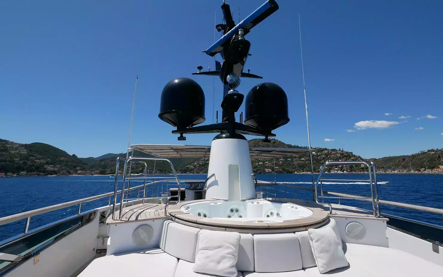 Sud by Sanlorenzo - Special Offer for a private Superyacht Rental in Cannes with a crew