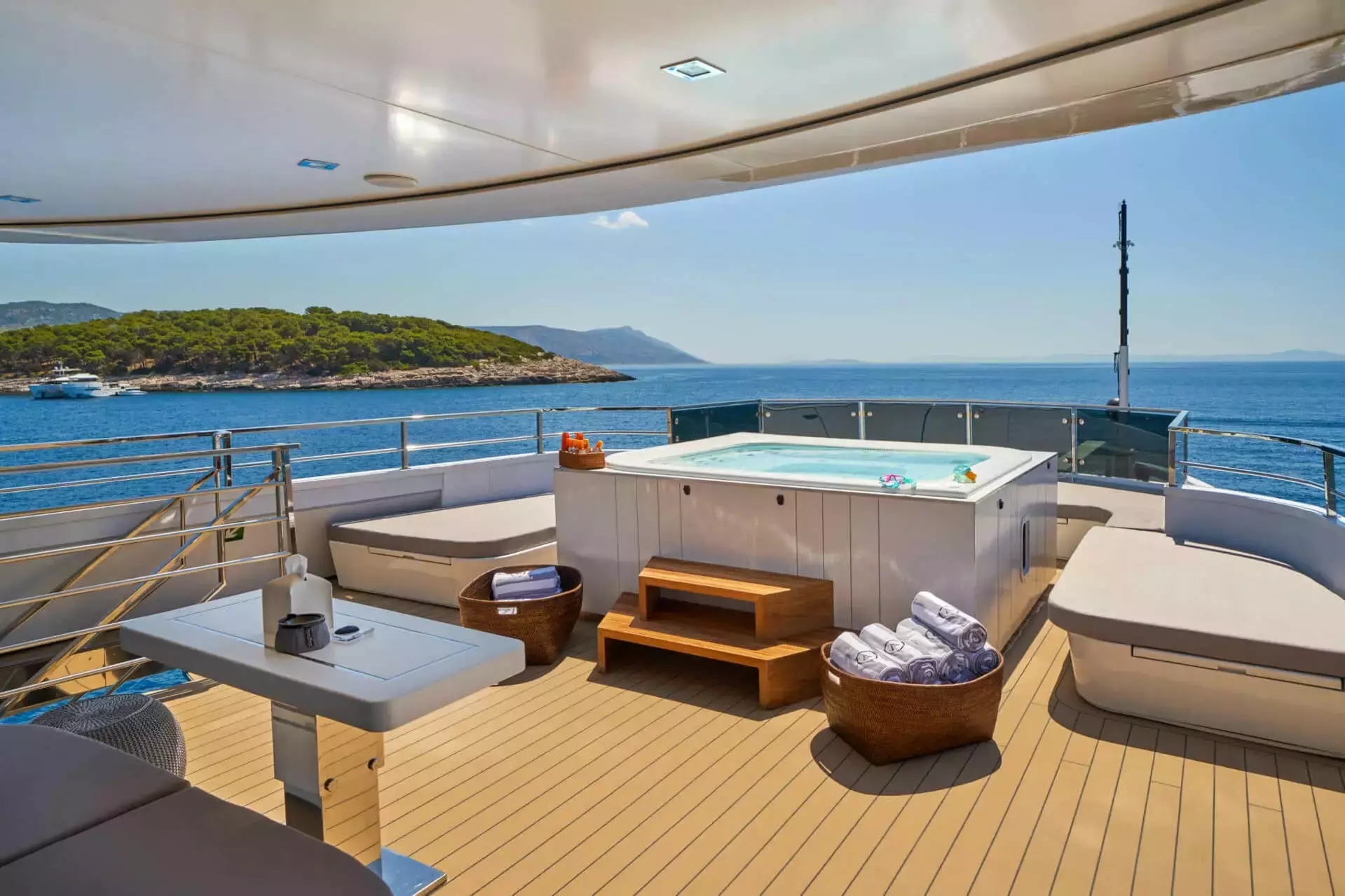 Argo by ICY – Private Superyacht Charter in Split – Special Offer at Boatcrowd