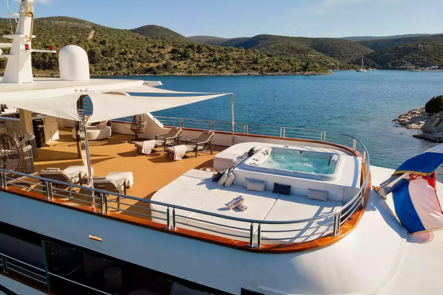 Cristal by Custom Made - Special Offer for a private Motor Yacht Charter in Hvar with a crew