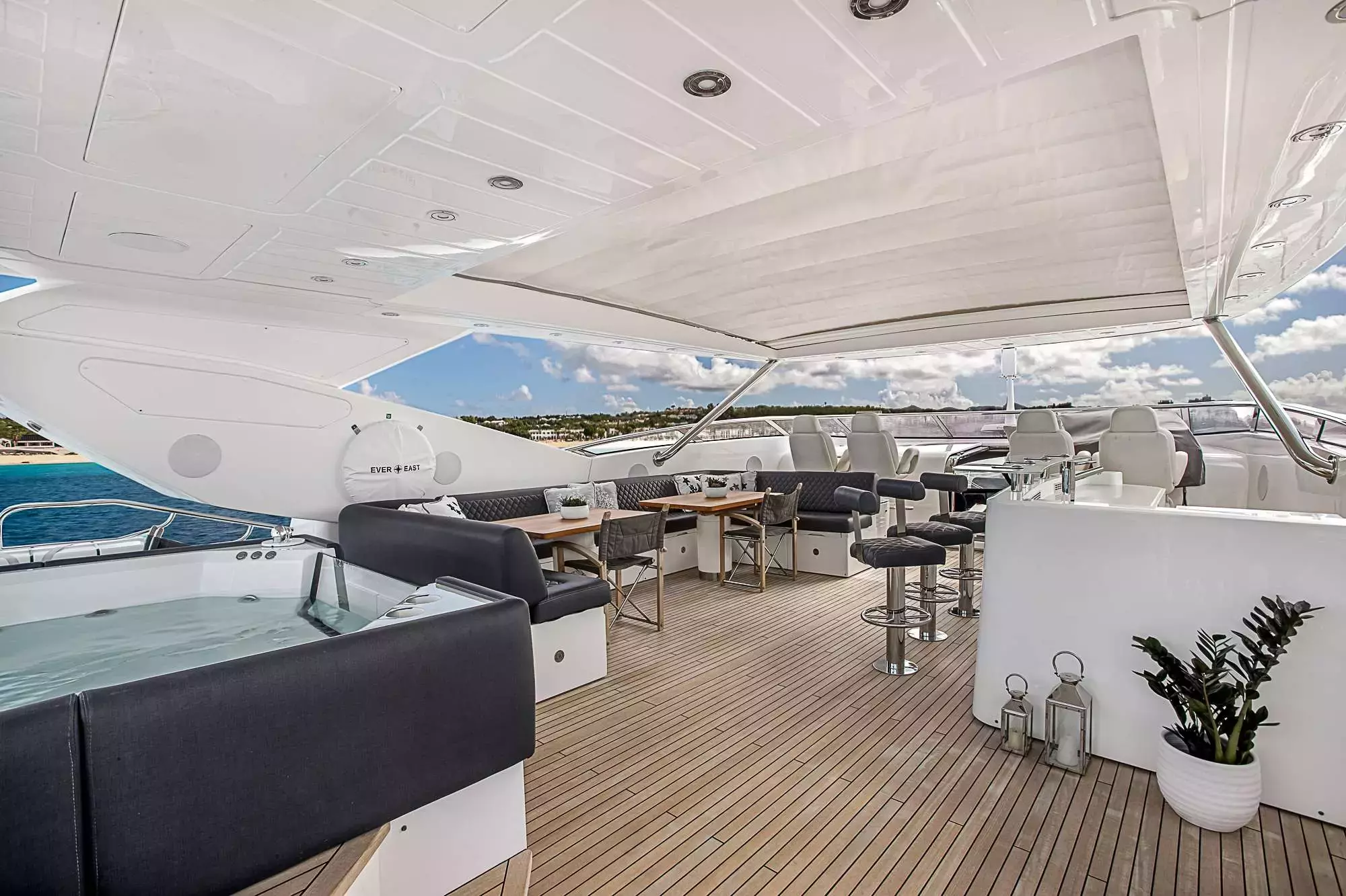 Evereast by Sunseeker - Top rates for a Charter of a private Motor Yacht in Italy