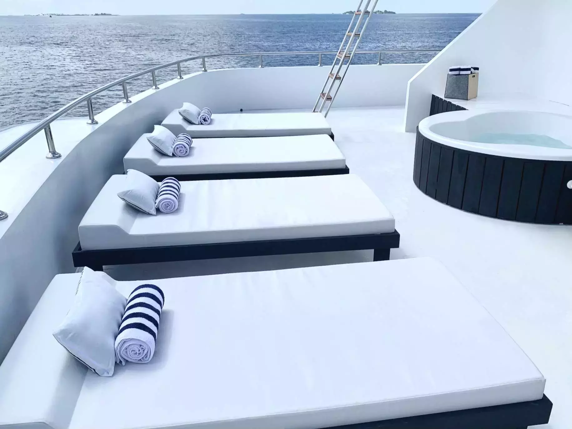 Safira by Custom Made - Special Offer for a private Superyacht Charter in Port Louis with a crew