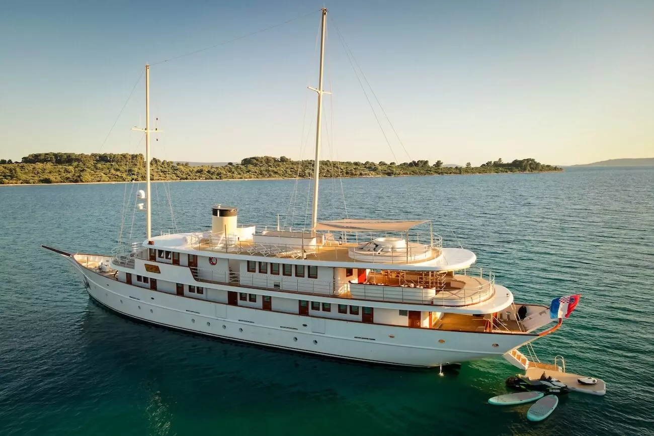 Bellezza by Custom Made - Special Offer for a private Superyacht Rental in Zadar with a crew