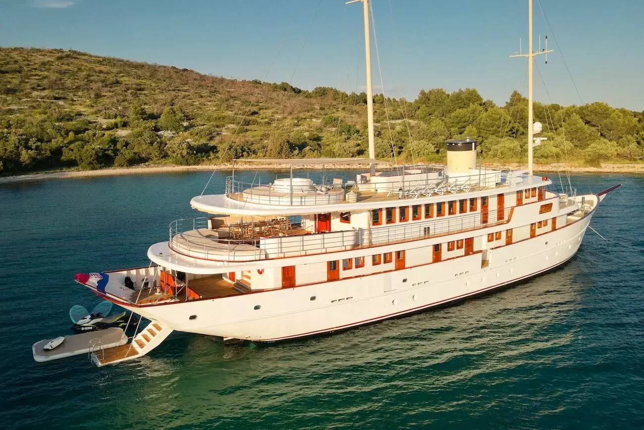 Bellezza by Custom Made - Special Offer for a private Superyacht Rental in Zadar with a crew