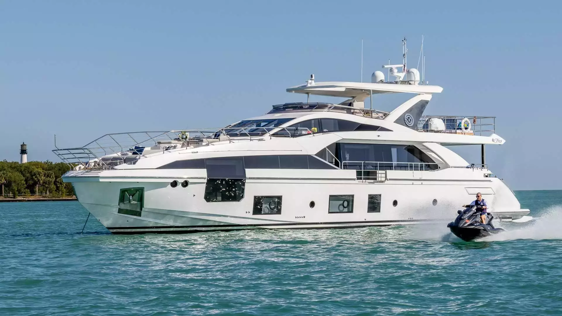 4 Play by Azimut - Top rates for a Charter of a private Motor Yacht in Bahamas