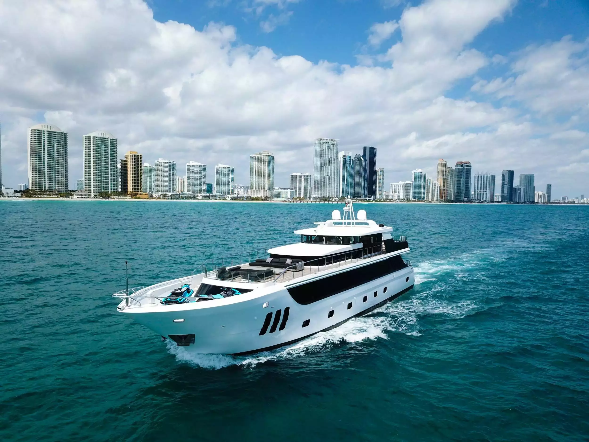 Privilege by Custom Line - Special Offer for a private Superyacht Charter in Nassau with a crew