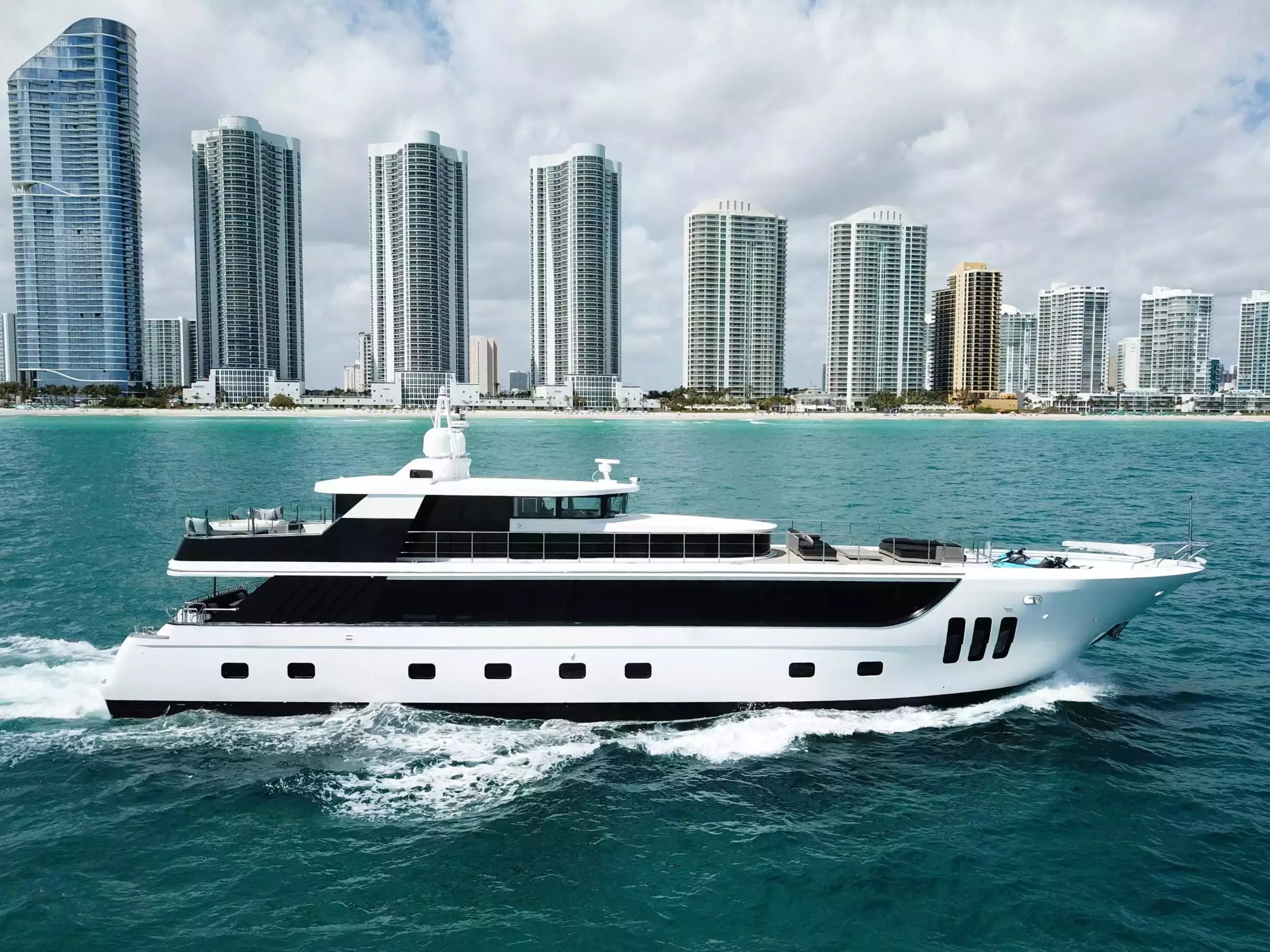 Privilege by Custom Line - Top rates for a Charter of a private Superyacht in Bahamas