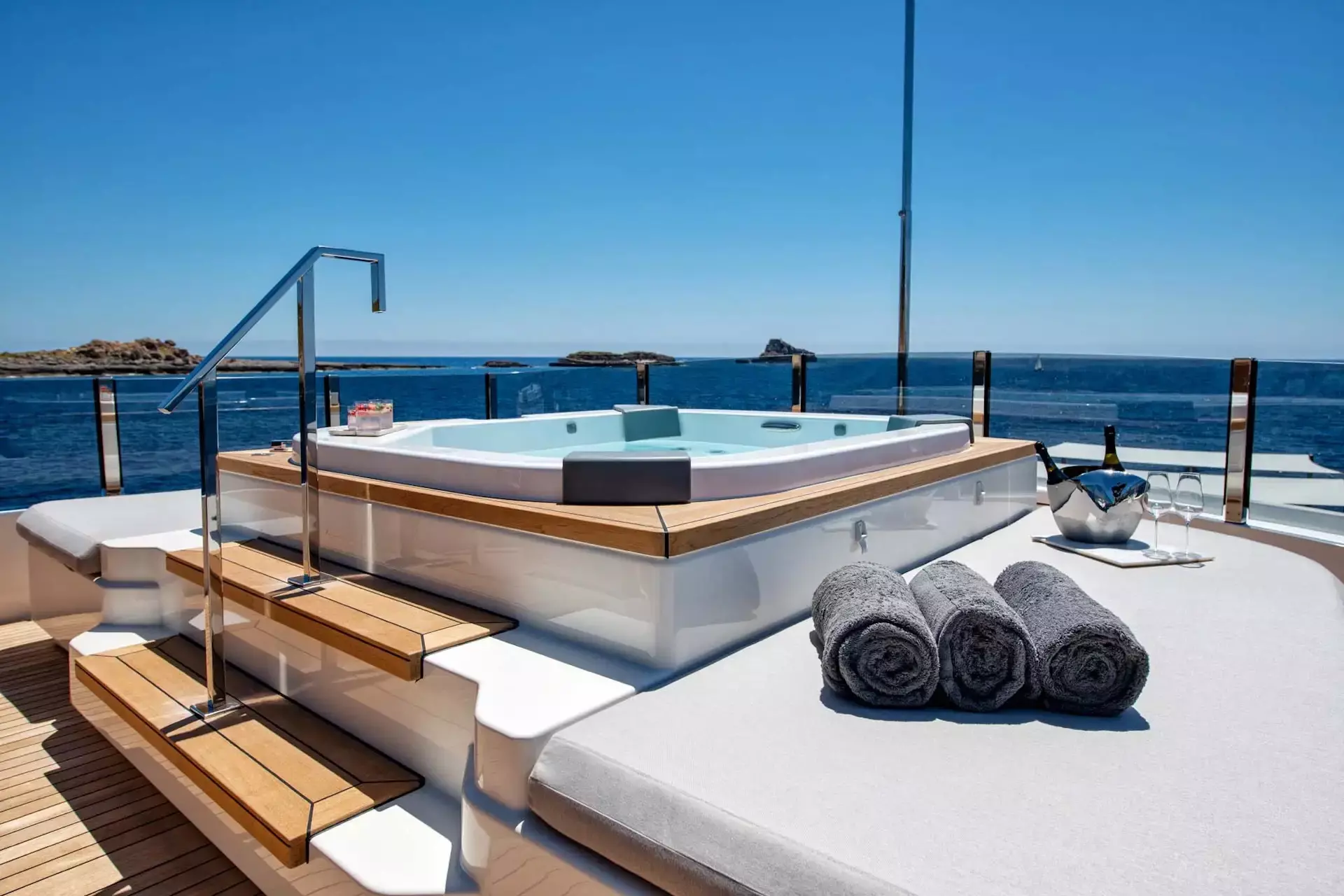 Paloma by Custom Line - Top rates for a Charter of a private Superyacht in Monaco