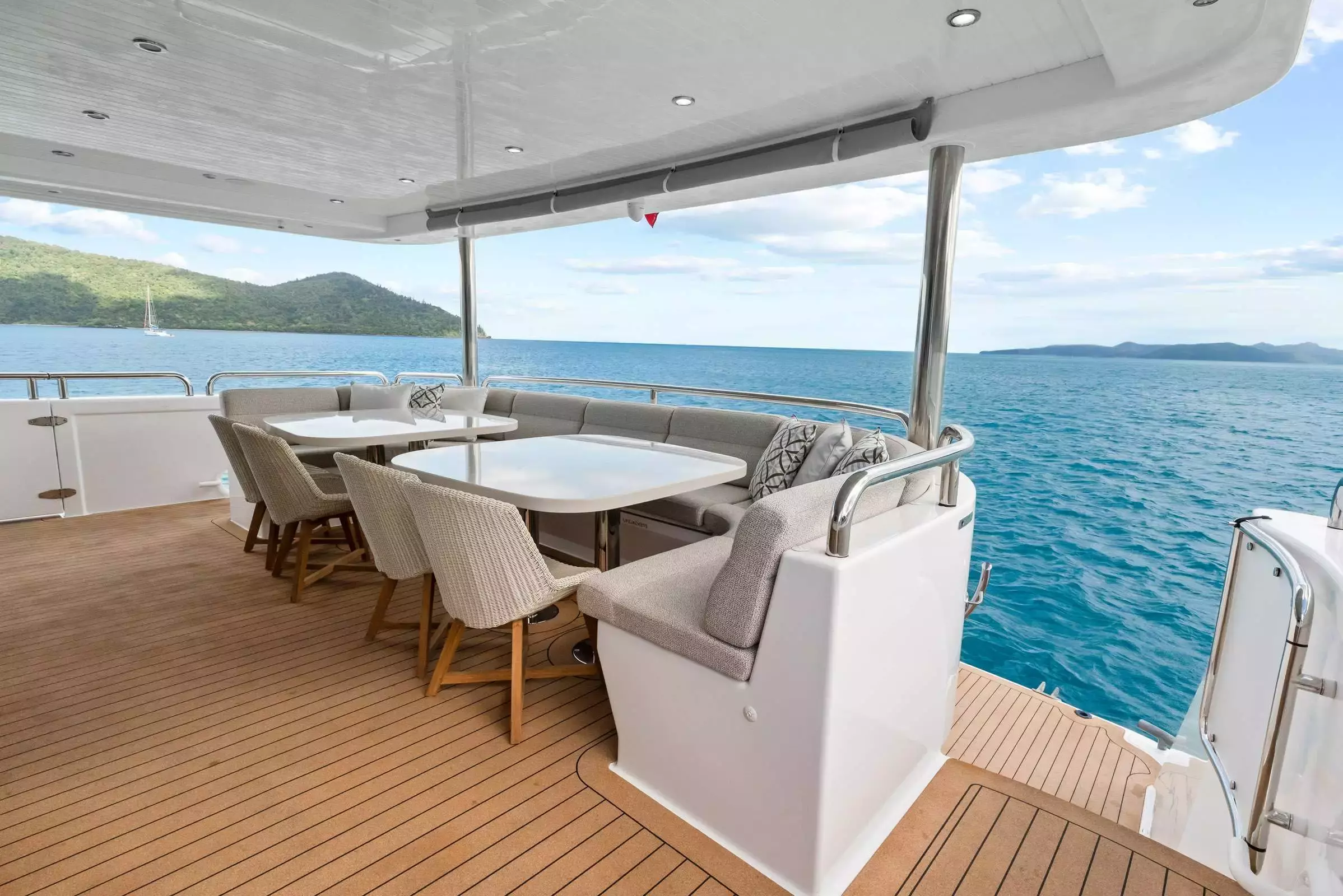 Segara by Custom Made – Private Motor Yacht Charter in Gold Coast – Special Offer at Boatcrowd