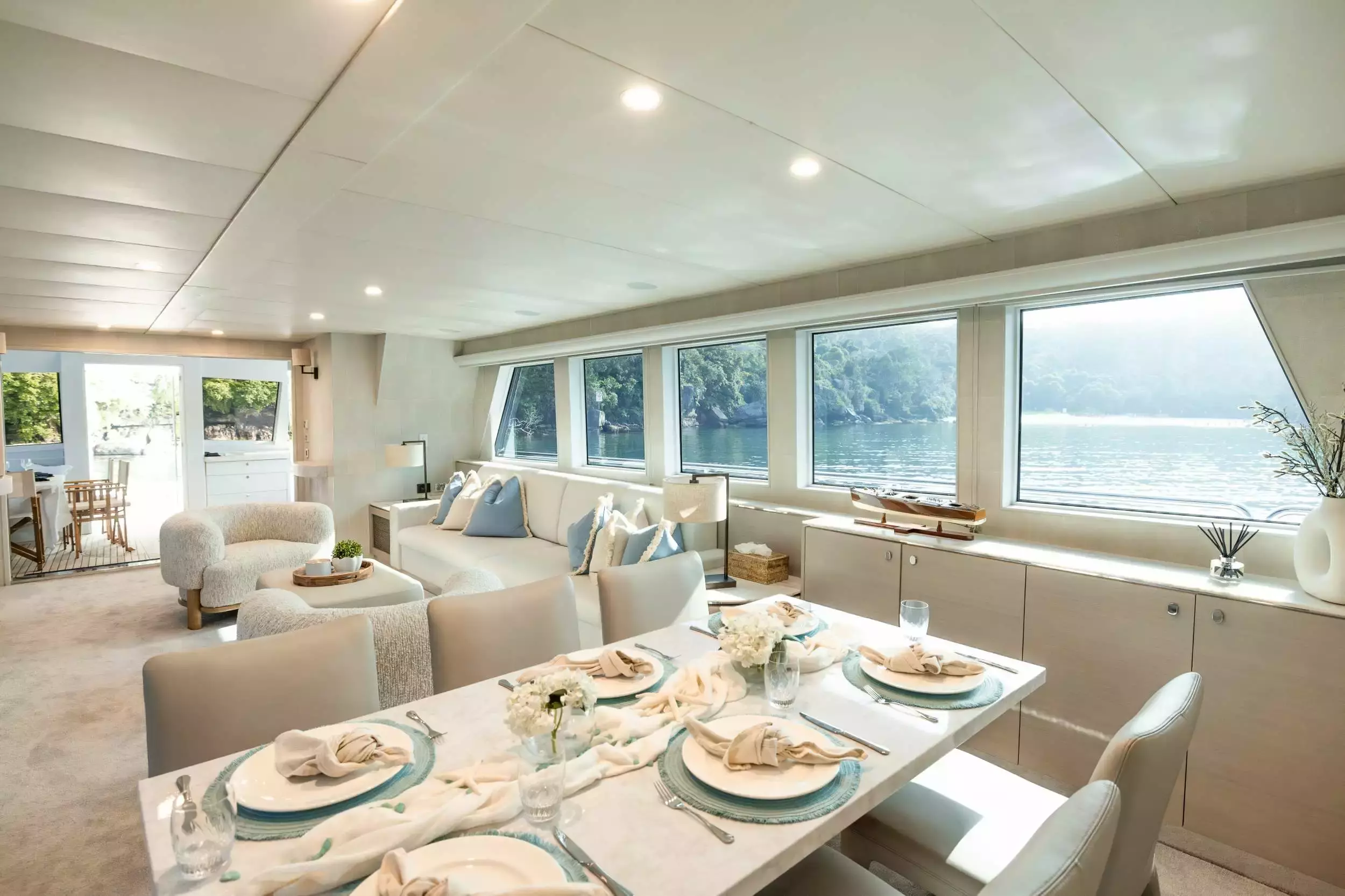 Shorething by Lloyds Ships – Private Motor Yacht Charter in Gold Coast – Special Offer at Boatcrowd