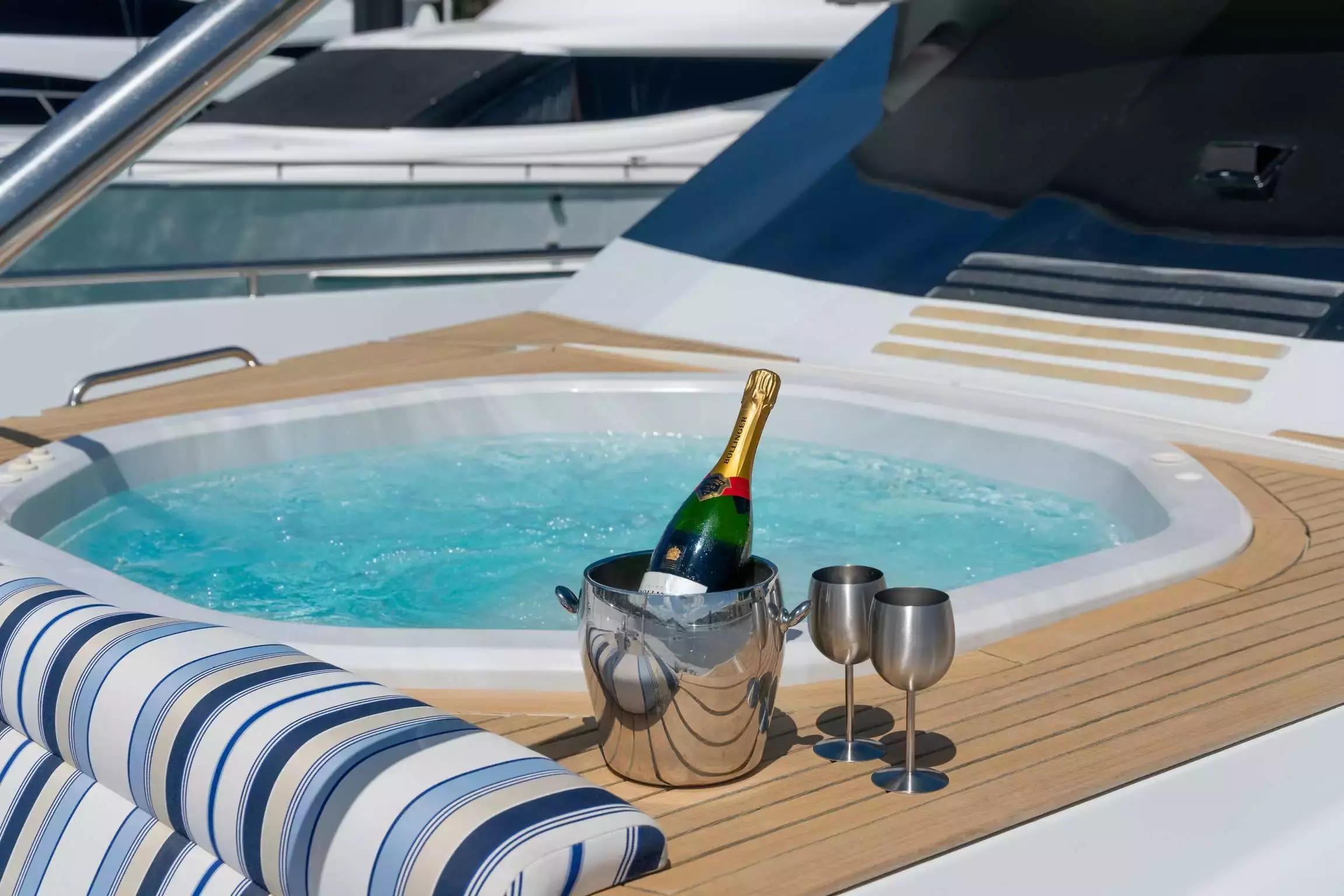 Shorething by Lloyds Ships – Private Motor Yacht Charter in Gold Coast – Special Offer at Boatcrowd