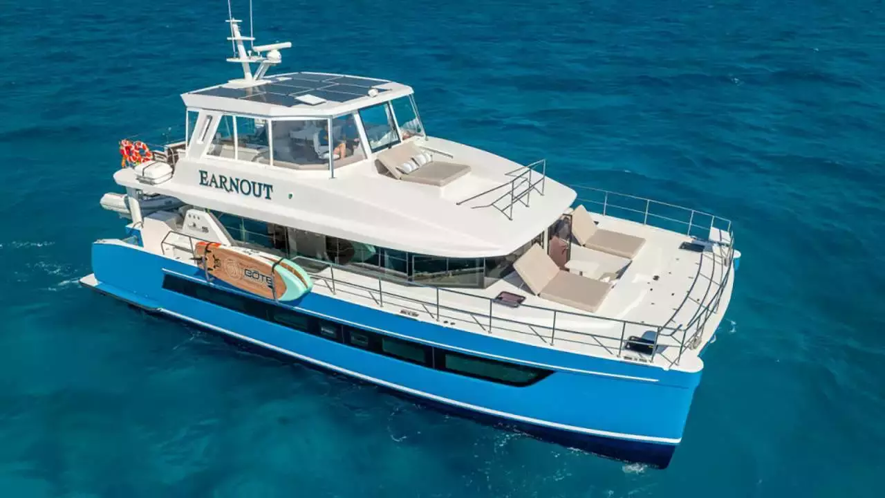 Earnout by Two Oceans – Special Offer on Private Power Catamaran Rental