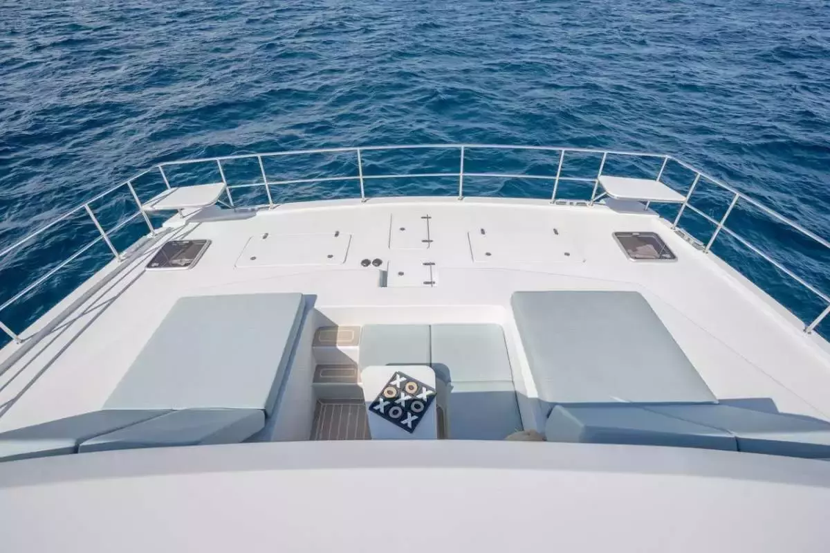 Earnout by Two Oceans – Special Offer on Private Power Catamaran Rental