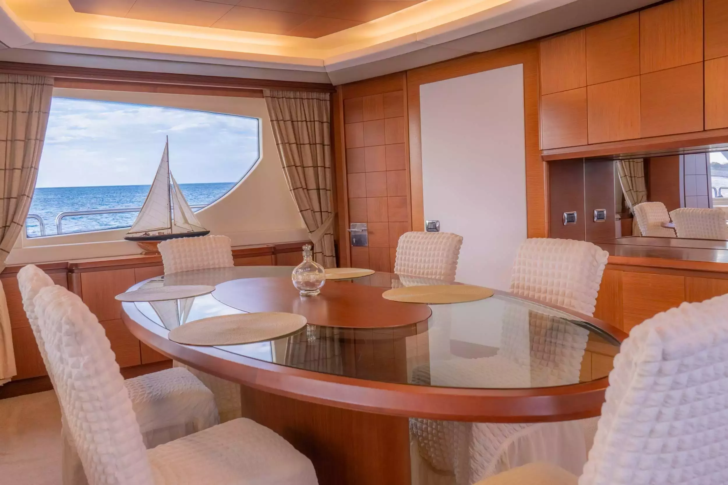Camy Ed by Azimut - Private Motor Yacht Charter in Panama – Special Offer at Boatcrowd
