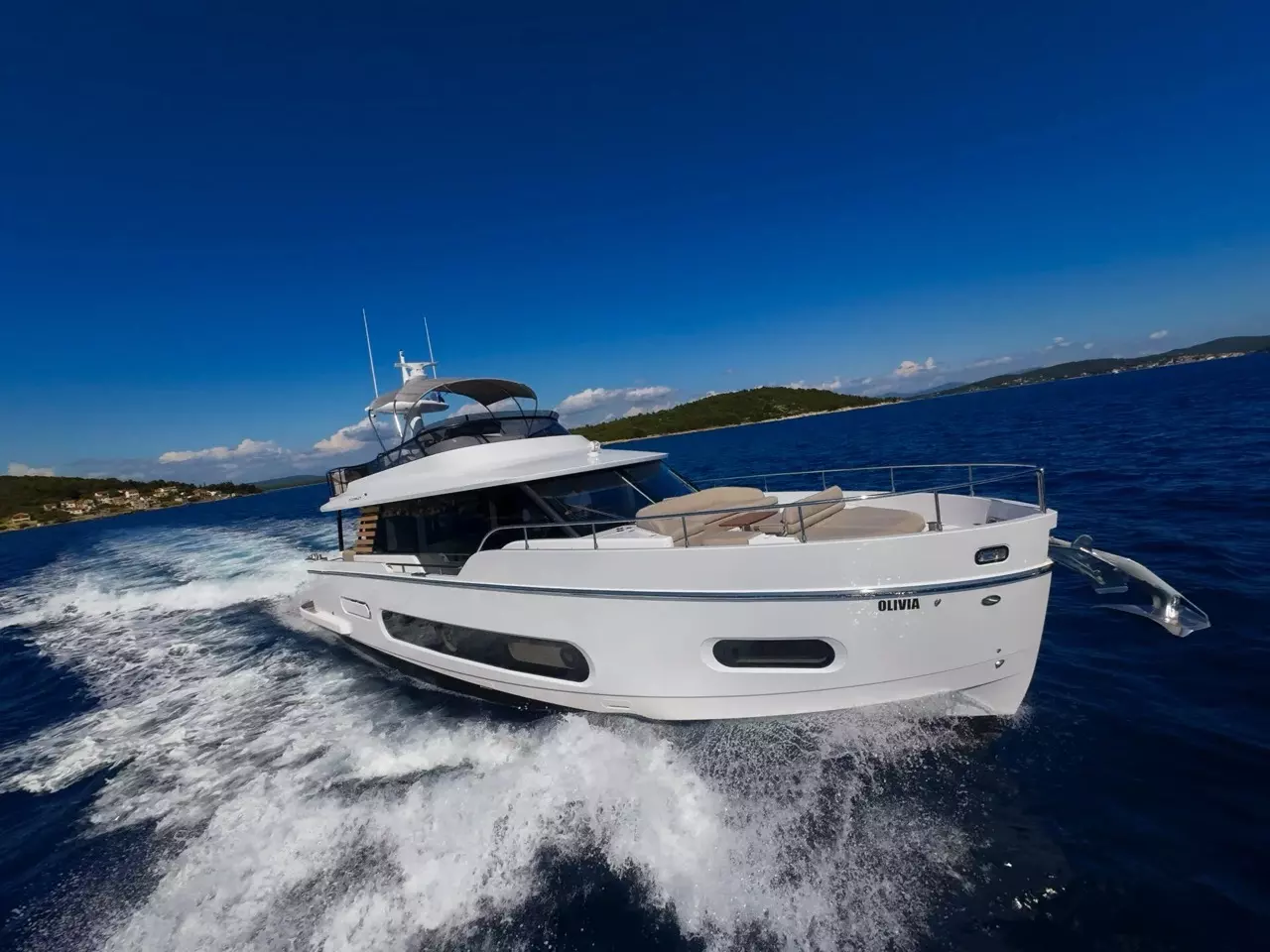 Olivia I by Azimut – Special Offer on Private Motor Yacht Rental