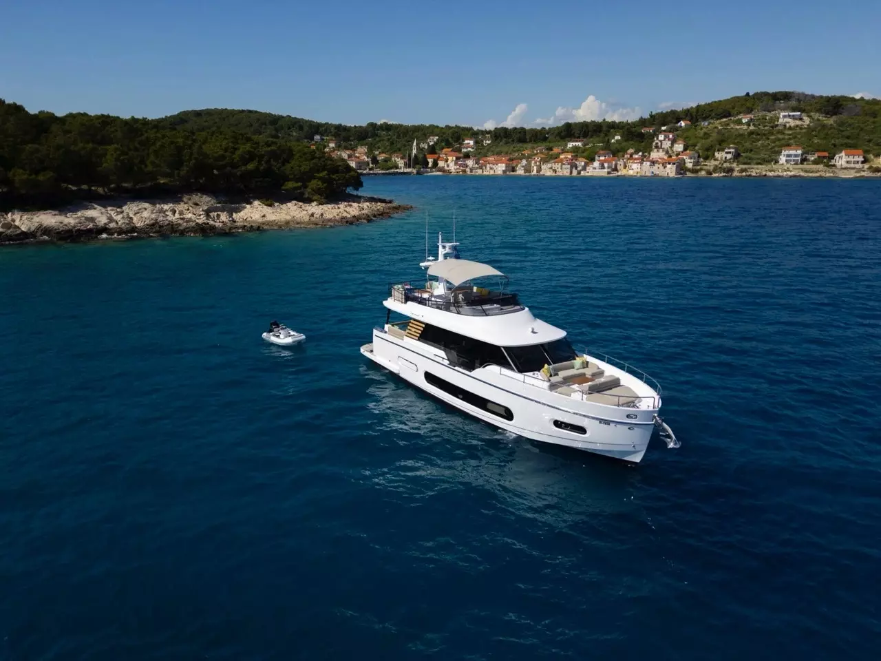 Olivia I by Azimut – Special Offer on Private Motor Yacht Rental