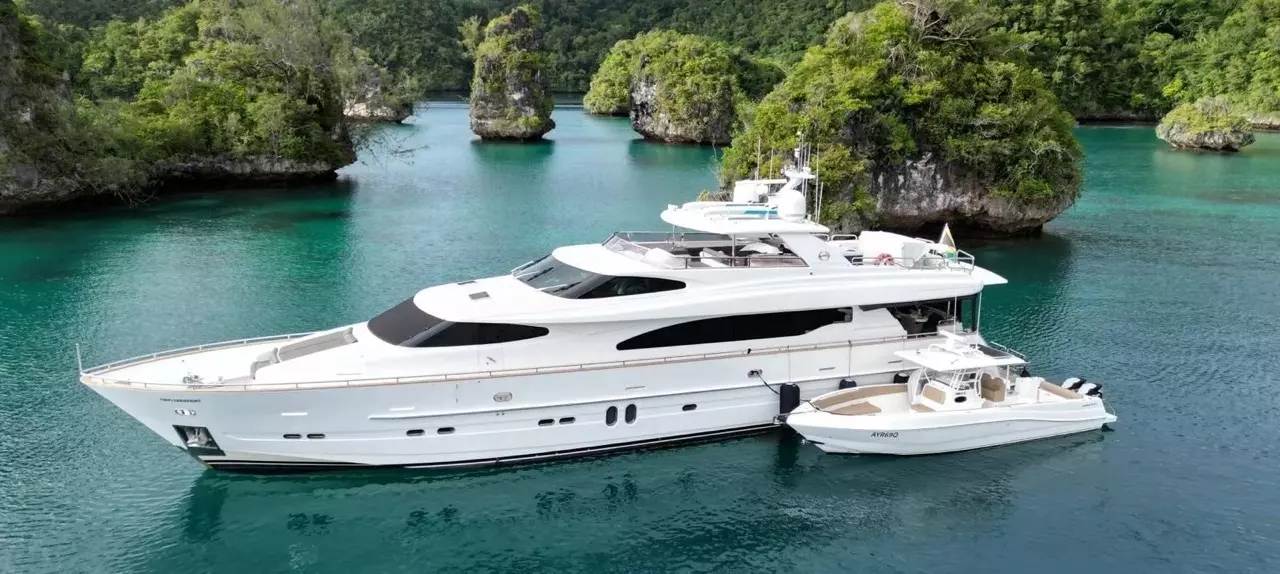 Triple 888 by Horizon – Private Motor Yacht Charter in Whitsundays – Special Offer at Boatcrowd