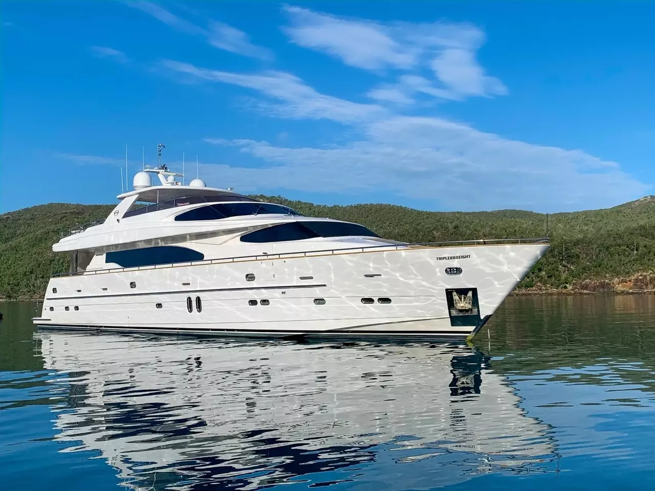 Triple 888 by Horizon – Private Motor Yacht Charter in Whitsundays – Special Offer at Boatcrowd