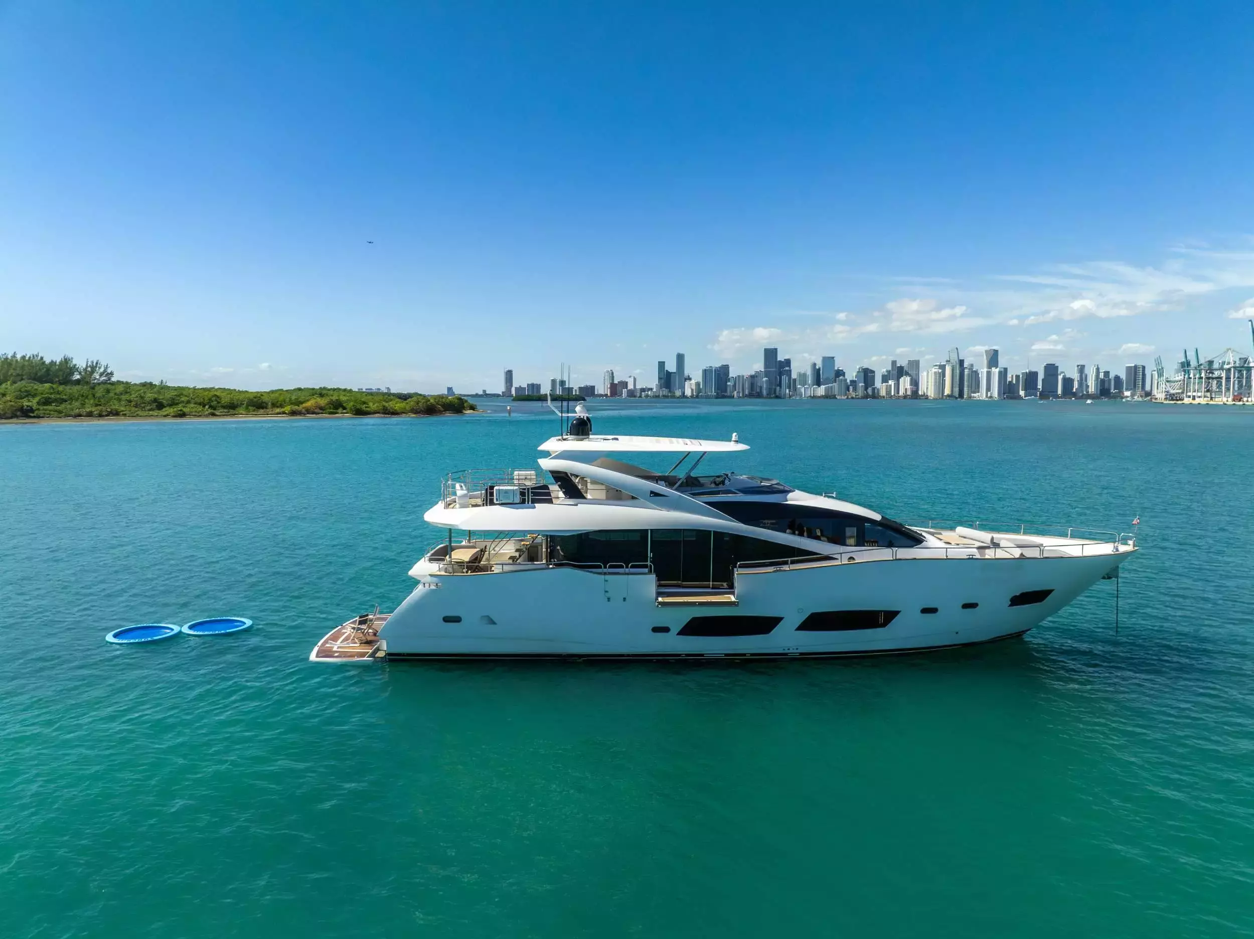 Rmm Job by Sunseeker – Private Motor Yacht Charter in Miami – Special Offer at Boatcrowd