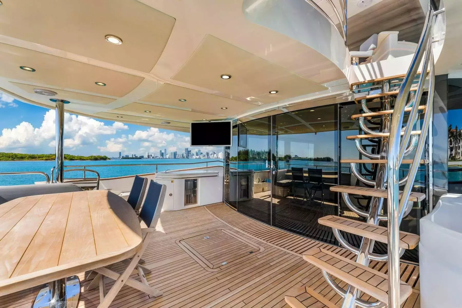 Rmm Job by Sunseeker – Private Motor Yacht Charter in Miami – Special Offer at Boatcrowd