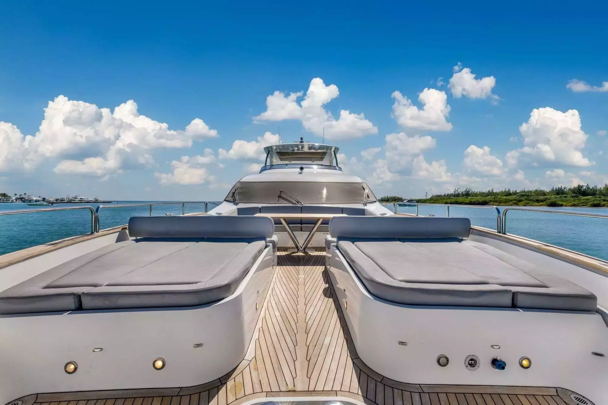 Rmm Job by Sunseeker – Private Motor Yacht Charter in Miami – Special Offer at Boatcrowd
