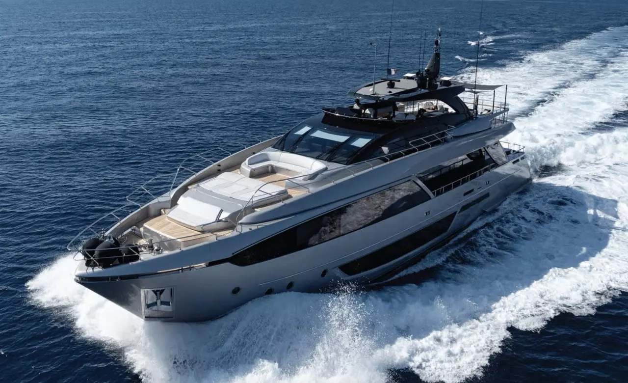 Bella Donna by Riva – Private Superyacht Charter in St Tropez – Special Offer at Boatcrowd