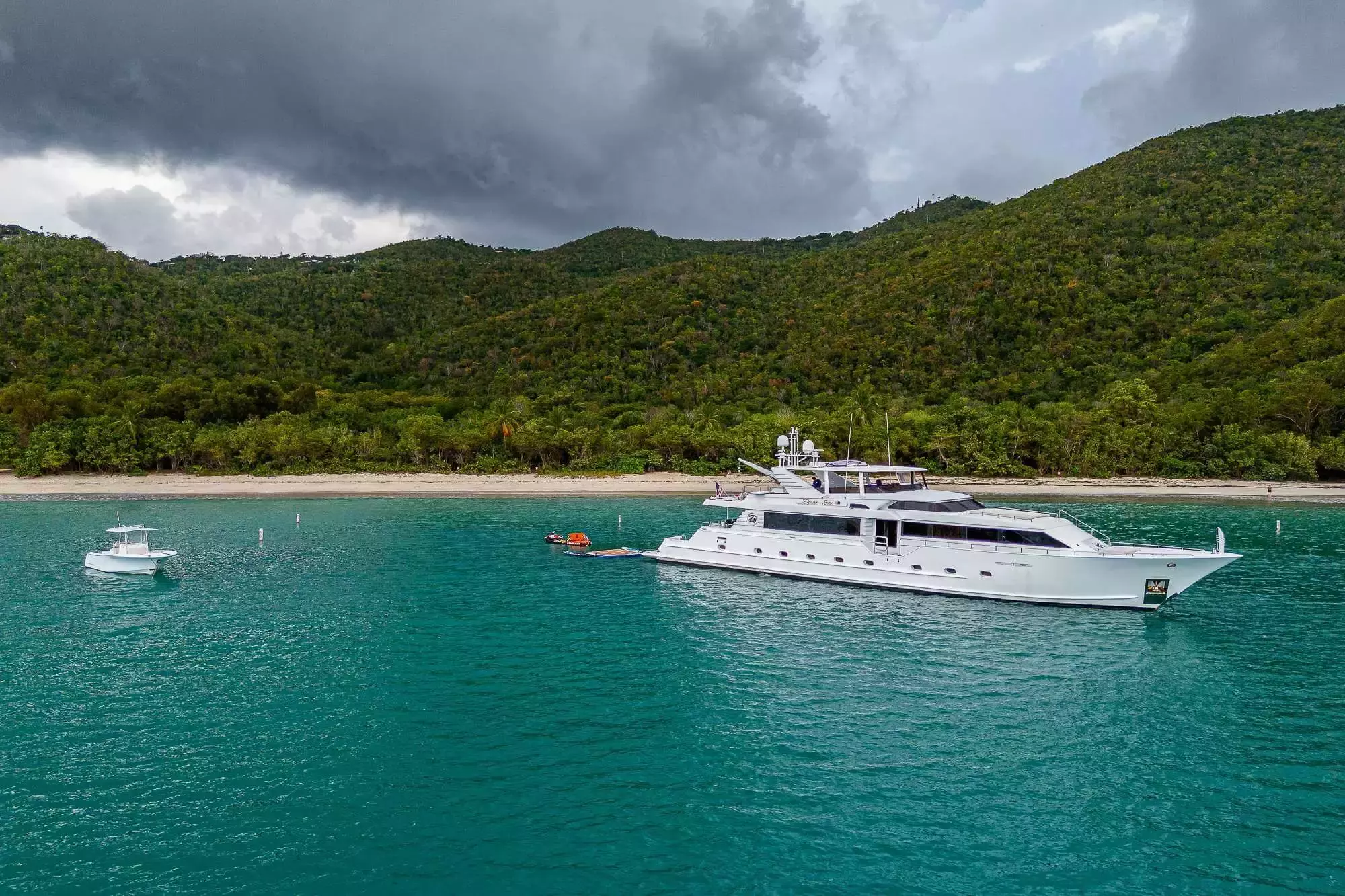 Perseverance by Broward – Private Motor Yacht Charter in St Thomas – Special Offer at Boatcrowd