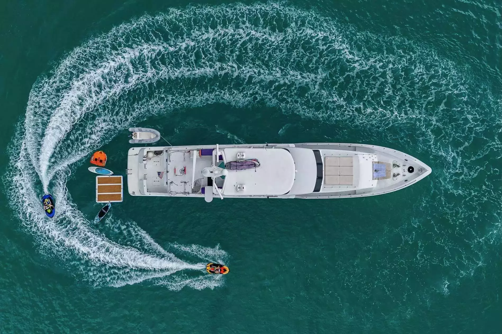 Perseverance by Broward – Private Motor Yacht Charter in St Thomas – Special Offer at Boatcrowd