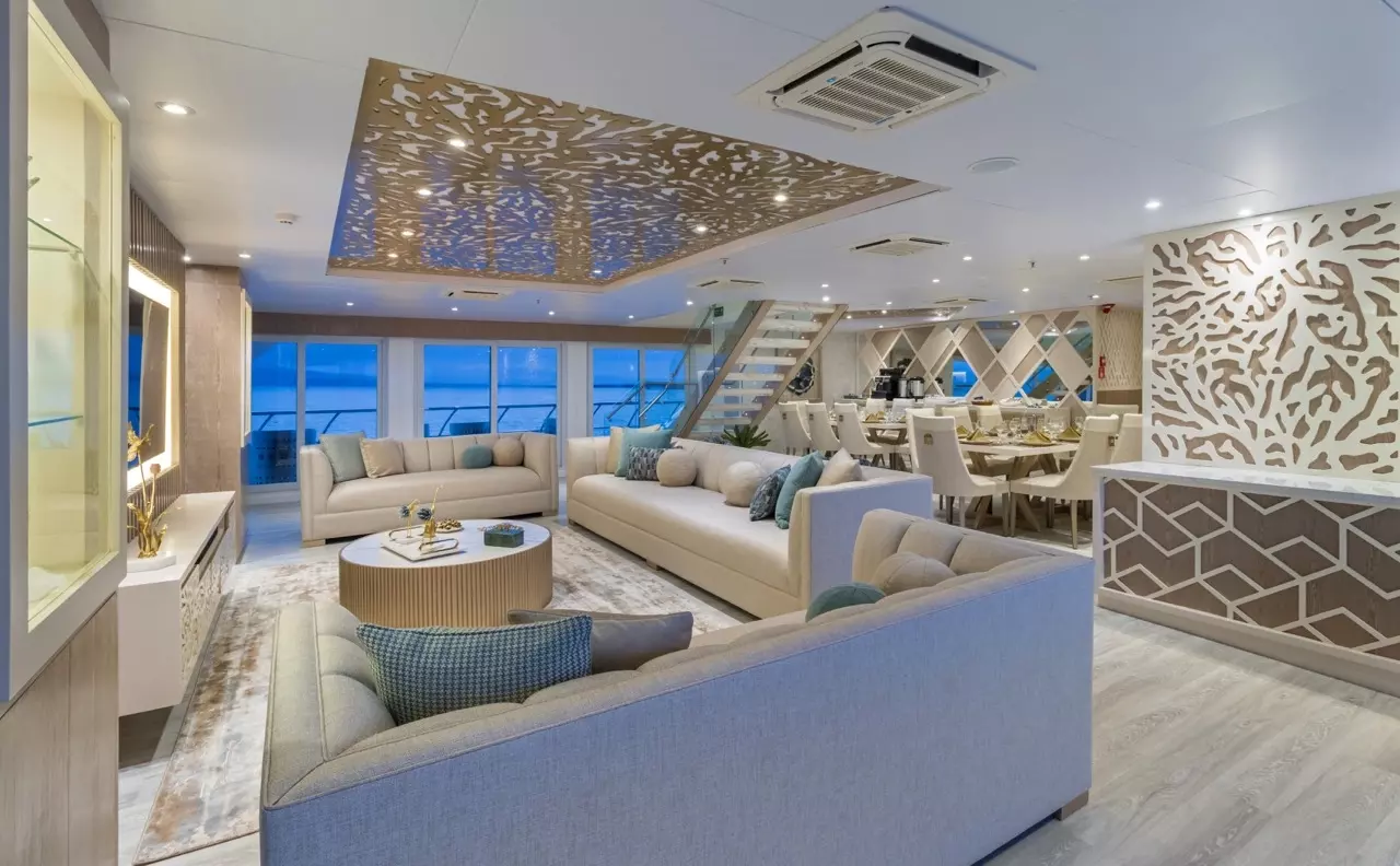 Elite Galapagos by Custom Made – Private Superyacht Charter in Galapagos – Special Offer at Boatcrowd