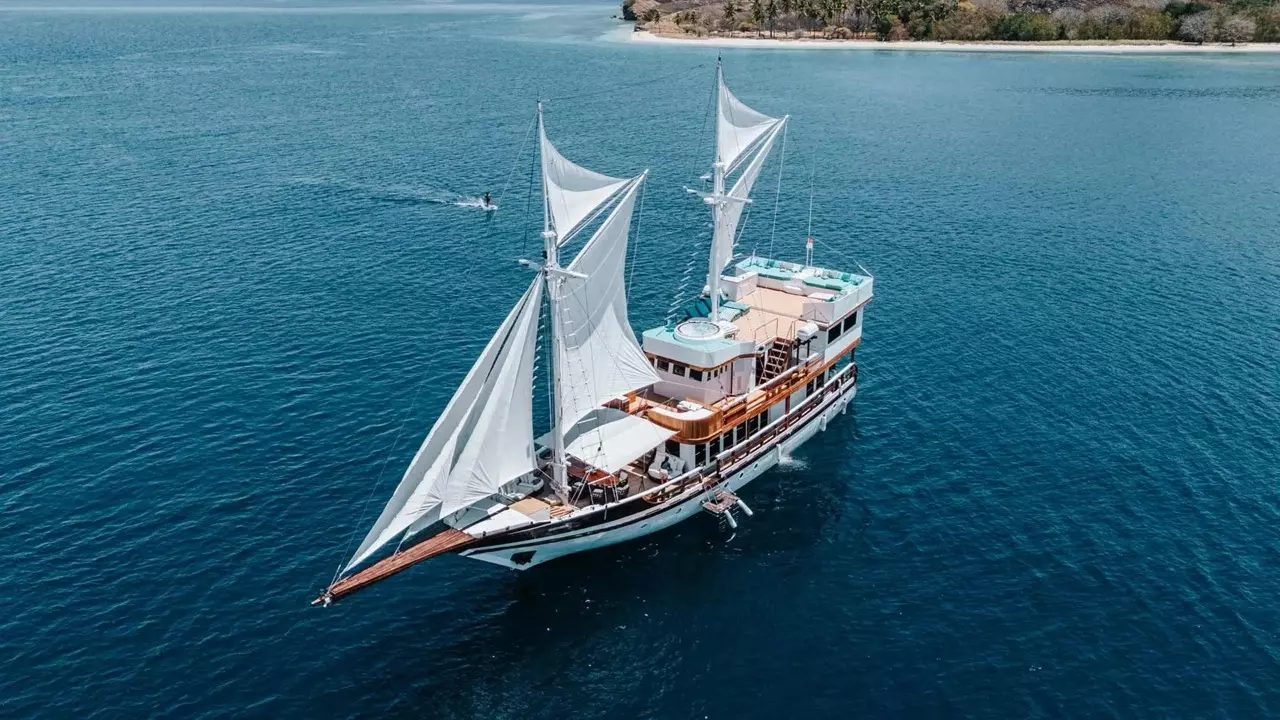 Kayra by Phinisi – Private Motor Sailer Charter in Raja Ampat – Special Offer at Boatcrowd