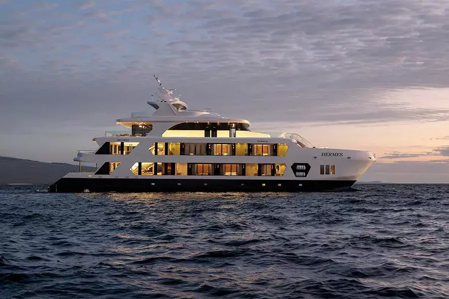 Hermes Catamaran by Custom Made – Private Luxury Catamaran Charter in Galapagos – Special Offer at Boatcrowd