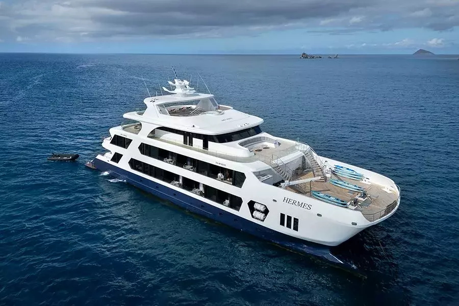 Hermes Catamaran by Custom Made – Private Luxury Catamaran Charter in Galapagos – Special Offer at Boatcrowd